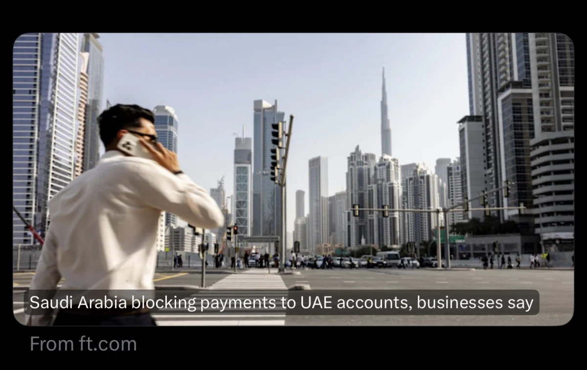 كواليس الحوالات المعلّقة.. لماذا تعود أموال الشركات من السعودية إلى الإمارات دون إتمام التحويل؟