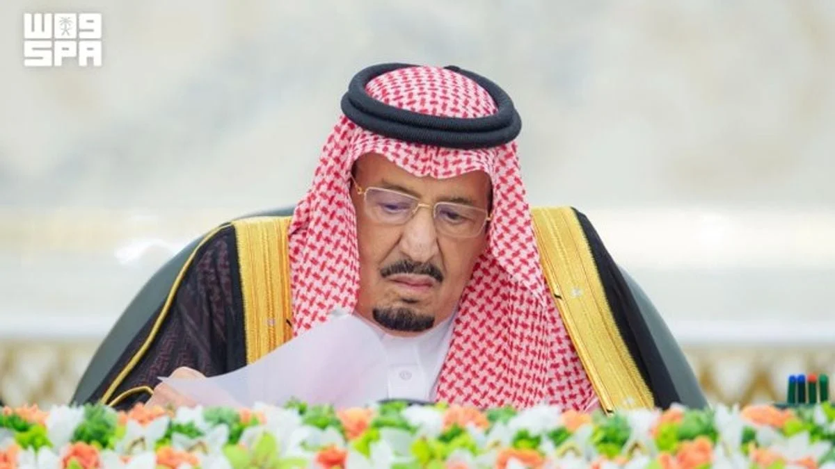 3 أوامر ملكية تعيد رسم المشهد التنفيذي.. محمد بن سلمان يترأس مجلس الوزراء وتغييرات في هيئتين اقتصاديتين