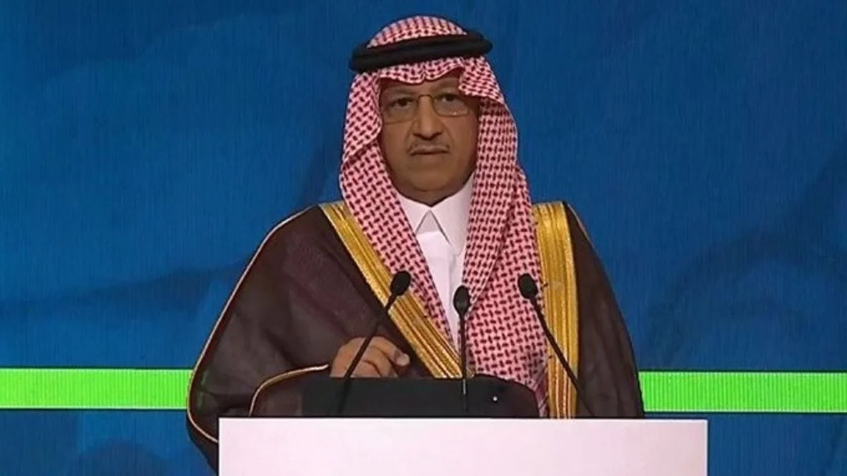 بداية من هذا العام.. وزير التعليم يحدد موعد خروج المعلمين من المدارس ويكشف عن خطة تدريب 240 ألف كادر